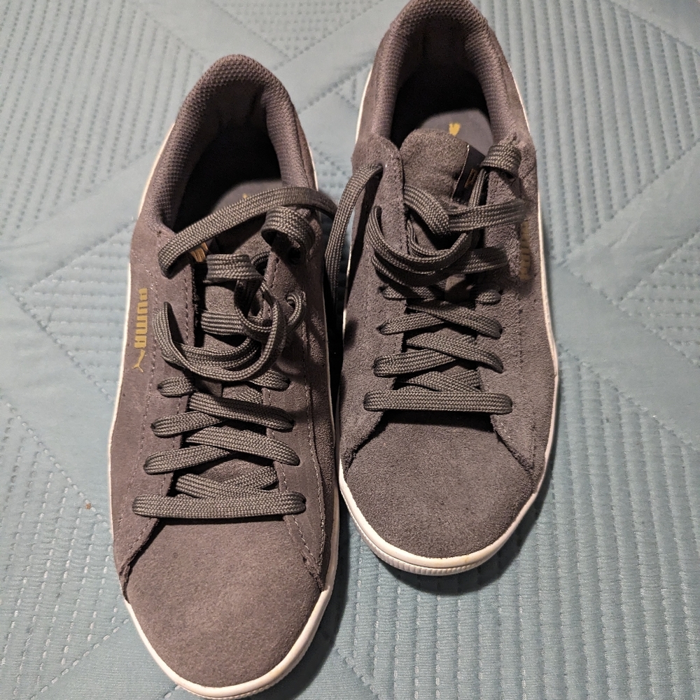 Puma suede tennis shoes size 8